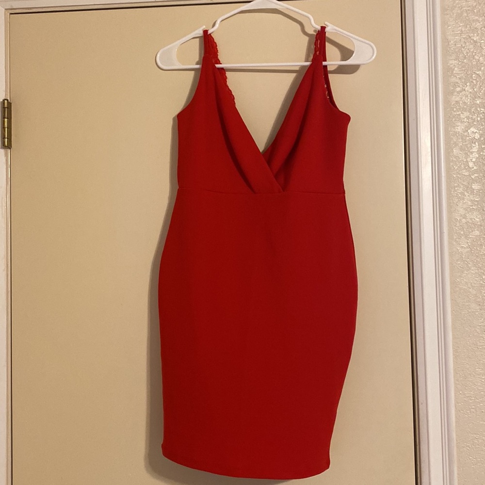 Mind code bodycon RED dress. Lace on back. Size M